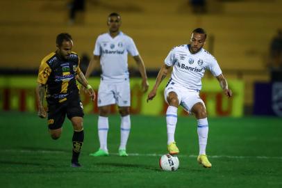 Gremio x NovorizontinoFUTEBOL/CAMPEONATO BRASILEIRO 2022 /GREMIO X NOVORIZONTINO - ESPORTES - Lance da partida entre Gremio e Novorizontino disputada na noite desta sexta-feira, no EstÃ¡dio Jorjao, em Novo Horizonte, em partida valida pela Campeonato Brasileiro 2022. FOTO: LUCAS UEBEL/GREMIO FBPAEditoria: SPOLocal: Novo HorizonteIndexador: Lucas UebelSecao: futebolFonte: Gremio.netFotógrafo: Gremio x Novorizontino<!-- NICAID(15209176) -->