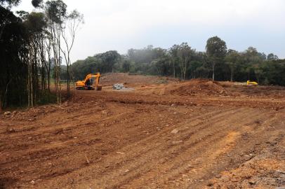 ExhibitionGARIBALDI, RS, BRASIL, 09/09/2022. Terreno do futuro centro multiesportivo de Garibaldi recebe primeiras intervenções. O local fica ao lado do parque da Fenachamp. (Porthus Junior/Agência RBS)<!-- NICAID(15209518) -->