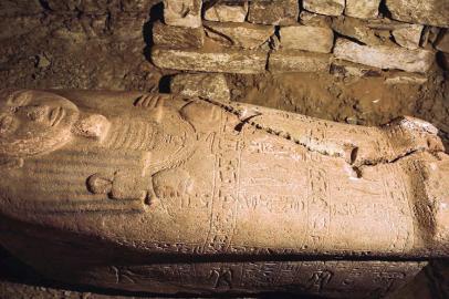 A handout picture released by the Egyptian Ministry of Antiquities on September 19, 2022 shows a view of a pink granite sarcophagus belonging to a ranking government official during the reign of the ancient Egyptian New Kingdom Pharaoh Ramses II (1279–1213 BC), found by an Egyptian expedition at the tomb of Ptah-em-uya in Saqqara near the site of the Pyramid of Unas. (Photo by Egyptian Ministry of Antiquities / AFP) / === RESTRICTED TO EDITORIAL USE - MANDATORY CREDIT AFP PHOTO / HO / EGYPTIAN MINISTRY OF ANTIQUITIES- NO MARKETING NO ADVERTISING CAMPAIGNS - DISTRIBUTED AS A SERVICE TO CLIENTS ==Editoria: ACELocal: SaqqaraIndexador: -Secao: archaeologyFonte: Egyptian Ministry of AntiquitiesFotógrafo: Handout<!-- NICAID(15210276) -->