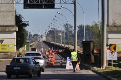 Uruguaiana, RS, Brasil, 23/09/2022 - Reparos na ponte internacional que liga as cidades de Uruguaiana e Paso de Los Libres, entre Brasil e Argentina - Foto: Lauro Alves/Agência RBS<!-- NICAID(15215222) -->