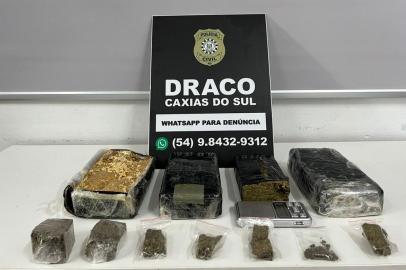 Um homem de 20 anos foi preso na manhã desta sexta-feira (23), no bairro Rio Branco, em Caxias do Sul com cerca de quatro quilos de crack e um quilo de maconha. A investigação que resultou na prisão durou cerca de um mês. <!-- NICAID(15215423) -->