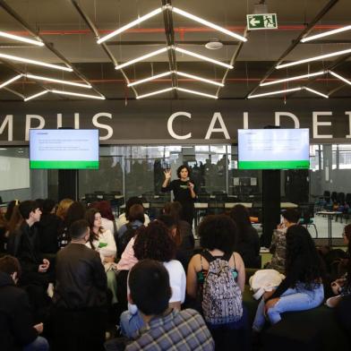 Porto Alegre, RS, Brasil, 24-09-2022: Encontro reúne cerca de 150 alunos do Nova Geração, iniciativa para capacitar jovens da rede pública de ensino para o mercado de tecnologia, no Instituto Caldeira. Foto: Mateus Bruxel / Agência RBS<!-- NICAID(15216297) -->