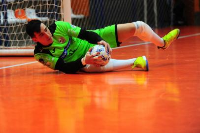 ExhibitionCARLOS BARBOSA, RS, BRASIL, 16/09/2022. Treino da ACBF no Centro Municipal de Eventos Sérgio Luiz Guerra, em Carlos Barbosa. A ACBF está nas oitavas de final da Liga Nacional de Futsal 2022. Na foto, goleiro Pedro Bianchini. (Porthus Junior/Agência RBS)<!-- NICAID(15208815) -->