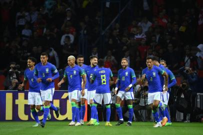 Brazils players celebrate after scoring a goal during the friendly football match between Brazil and Tunisia at the Parc des Princes in Paris on September 27, 2022. (Photo by FRANCK FIFE / AFP)Editoria: SPOLocal: ParisIndexador: FRANCK FIFESecao: soccerFonte: AFPFotógrafo: STF<!-- NICAID(15218501) -->