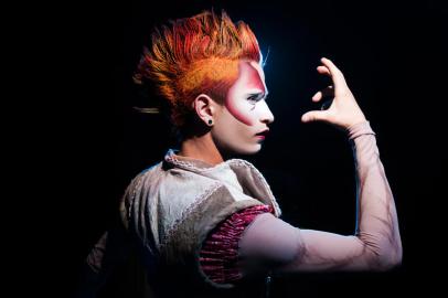 O multiartista Marcos Casuo, único brasileiro que chegou a ser protagonista do espetáculo Alegria, do Cirque du Soleil, estará em Caxias. Ele apresenta o espetáculo circense Universo Casuo no dia 15 de outubro, às 18h30min, no Ginásio do Sesi.<!-- NICAID(15215438) -->