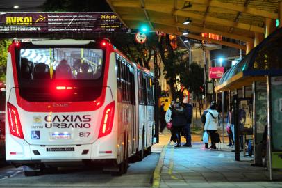 CAXIAS DO SUL, RS, BRASIL, 20/05/2022. Transporte coletivo de Caxias pode ter novo aumento de tarifa em junho. A concessionária Visate, que opera o sistema, pediu ao município revisão extraordinária dos valores devido à alta de 35% no diesel em quase três meses. (Porthus Junior/Agência RBS)Indexador:                                 <!-- NICAID(15102572) -->