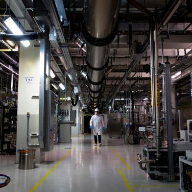 PORTO ALEGRE, RS, BRASIL, 19-06-2020: Infraestrutura de suporte para a sala limpa. A Ceitec, empresa estatal de tecnologia, sediada no bairro Lomba do Pinheiro, teve papel decisivo para que o Rio Grande do Sul se tornasse referencia em microeletronica no Brasil e no mundo. Apos anos acumulando prejuizos, o governo federal decidiu liquidar a empresa. Reportagem aborda o futuro do polo de microeletronica no RS com mudancas na Ceitec. (Foto: Mateus Bruxel / Agencia RBS)Indexador: Mateus Bruxel<!-- NICAID(14526663) -->