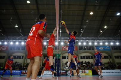 Jogo beneficente entre ex-atletas de vôlei - Anselmo Cunha/ Agência RBS<!-- NICAID(15221558) -->