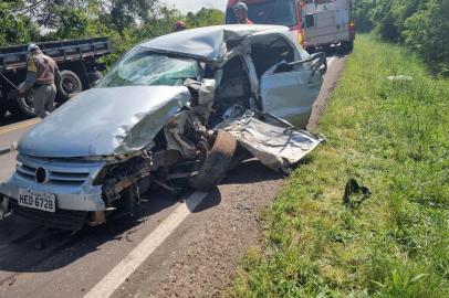 Um homem de Vacaria morreu em um acidente de trânsito, na RS-453, em Westfália, na quinta-feira (29). Wilian Moraes, de 31 anos, dirigia um Volkswagen Gol, com placas também do município da Serra, quando colidiu frontalmente com um caminhão guincho, com placas de Santa Catarina.<!-- NICAID(15222640) -->