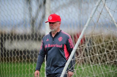 O técnico Mano Menezes comanda treino do Inter no CT Parque Gigante.<!-- NICAID(15222442) -->