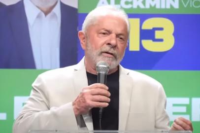 Lula durante coletiva de imprensa em São Paulo no sábado, dia 1º