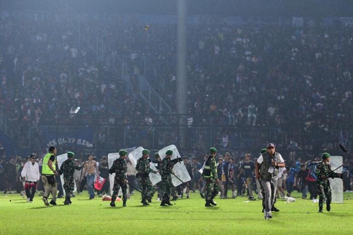 O estádio tem capacidade para 42 mil pessoas e, conforme as autoridades, estava cheio