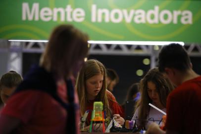 PORTO ALEGRE - BRASIL - Sesi com Ciencia  sendo promovidos debates, seminários e palestras sobre a educação do futuro e se encantar com os projetos inovadores desenvolvidos pelos alunos do SESI nas áreas de tecnologia e ciências da natureza. (FOTO: LAURO ALVES/AGENCIARBS)<!-- NICAID(14271447) -->