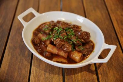 PORTO ALEGRE, RS, BRASIL, 03-04-2018: Especial com receitas que utilizam a carne de cordeiro, para o Caderno Destemperados (FOTO FÉLIX ZUCCO/AGÊNCIA RBS, Caderno Destemperados).<!-- NICAID(13486048) -->