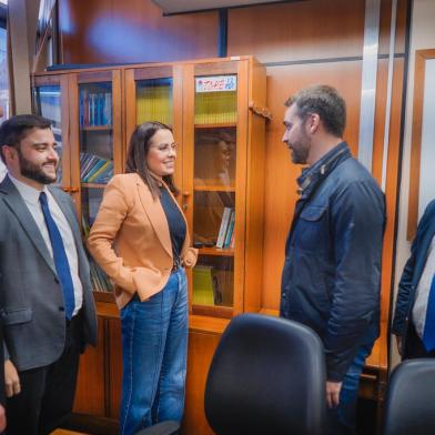 Candidato Eduardo Leite (PSDB) e vice Gabriel Souza (MDB) visitam deputados do PDT na Assembleia Legislativa.<!-- NICAID(15226533) -->