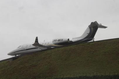 ACIDADENTE AVIÃO CONGONHAS SAÍDA DE PISTASP - ACIDADENTE-AVIÃO-CONGONHAS-SAÍDA-PISTA - GERAL - Avião  sai da pista no Aeroporto de Congonhas, na cidade de São Paulo, SP, neste domingo, 09. 09/10/2022 - Foto: ALEXANDRE SERPA/FUTURA PRESS/FUTURA PRESS/ESTADÃO CONTEÚDOEditoria: GERALLocal: SÃO PAULOIndexador: ALEXANDRE SERPAFotógrafo: FUTURA PRESS<!-- NICAID(15231095) -->