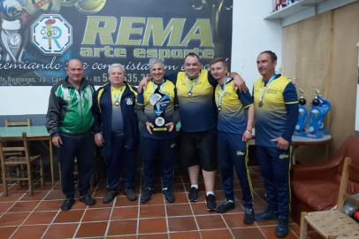 No último final de semana aconteceram os Jogos Abertos de Bocha rafa vollo, em Caxias do Sul. O evento ocorrem diversas canchas na cidade de Caxias do Sul com sede na SER Medianeira. Na foto, Campeão Carmo Campo Clube de Caxias do Sul<!-- NICAID(15231639) -->