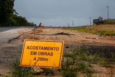 BARRA DO RIBEIRO, RS, BRASIL - 2022.10.12 - Um novo trecho da BR-116 será liberado oara uso em outubro. Fica no trecho dos km 341 a 351. (Foto: André Ávila/ Agência RBS)<!-- NICAID(15234131) -->