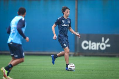 Treino Gremio Zagueiro Geromel durante treino do GrêmioEditoria: SPOLocal: Porto AlegreIndexador: Lucas UebelSecao: futebolFonte: Gremio.netFotógrafo: Treino Gremio<!-- NICAID(15234253) -->