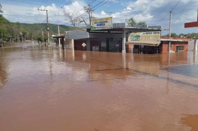 PORTO MAUÁ, RS, BRASIL - 13/10/2022 - Elevação do nível do Rio Uruguai interrompe travessia de balsa para a Argentina. <!-- NICAID(15234532) -->