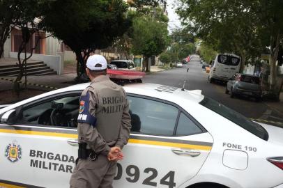 Porto Alegre, RS, Brasil, 14/10/2022 - Sequestro na rua Luzitana, no bairro Higienópolis, em Porto Alegre - Foto: Ronaldo Bernardi/Agência RBS<!-- NICAID(15235817) -->