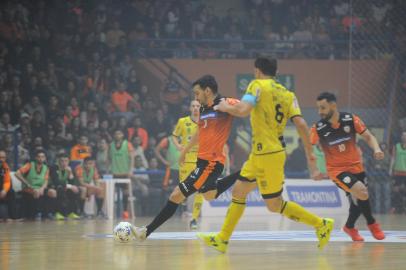 CARLOS BARBOSA, RS, BRASIL, 15/10/2022. ACBF x Jaraguá-SC, partida de volta das quartas de final da Liga Nacional de Futsal (LNF). O jogo acontece no Centro Municipal de Eventos, em Carlos Barbosa. Na partida de ida das quartas de final, a ACBF acabou perdendo por 4 a 3. (Bruno Todeschini/Agência RBS)<!-- NICAID(15236423) -->