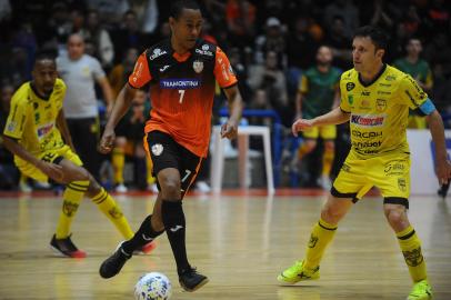 CARLOS BARBOSA, RS, BRASIL, 15/10/2022. ACBF x Jaraguá-SC, partida de volta das quartas de final da Liga Nacional de Futsal (LNF). O jogo acontece no Centro Municipal de Eventos, em Carlos Barbosa. Na partida de ida das quartas de final, a ACBF acabou perdendo por 4 a 3. (Bruno Todeschini/Agência RBS)<!-- NICAID(15236452) -->