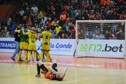 CARLOS BARBOSA, RS, BRASIL, 15/10/2022. ACBF x Jaraguá-SC, partida de volta das quartas de final da Liga Nacional de Futsal (LNF). O jogo acontece no Centro Municipal de Eventos, em Carlos Barbosa. Na partida de ida das quartas de final, a ACBF acabou perdendo por 4 a 3. (Bruno Todeschini/Agência RBS)<!-- NICAID(15236473) -->