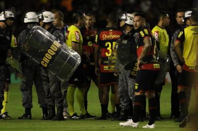 SPORT E VASCO CAMPEONATO BRASILEIRO DA SÉRIE BPE - SPORT-VASCO-CAMPEONATO-BRASILEIRO-SÉRIE-B - ESPORTES - Lance  durante partida entre Sport e Vasco, válido pelo Campeonato Brasileiro da Série B, realizado na Ilha do Retiro em Recife (PE), neste domingo (16). 16/10/2022 - Foto: MARLON COSTA/FUTURA PRESS/FUTURA PRESS/ESTADÃO CONTEÚDOEditoria: ESPORTESLocal: RECIFEIndexador: MARLON COSTAFotógrafo: FUTURA PRESS<!-- NICAID(15236838) -->