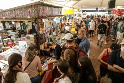 02/11/2021 - PORTO ALEGRE, RS - Mais um dia na 67ª Feira do Livro de Porto Alegre. FOTO: Marco Favero / Agência RBS<!-- NICAID(14930826) -->