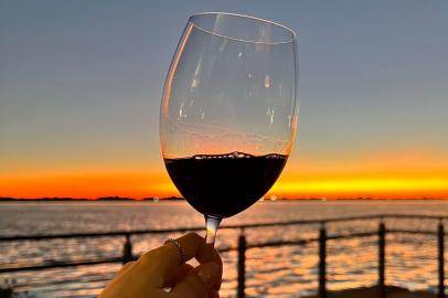 vinho, taça, porto alegre, por do sol, destemperados<!-- NICAID(15240018) -->