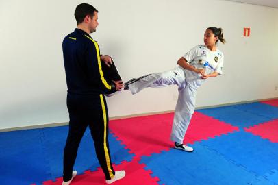 CAXIAS DO SUL, RS, BRASIL, 13/10/2022. Treino da Maria Eduarda Machado Stumpf. Atleta medalhista do Para-taekwondo. Matéria especial sobre o Paradesporto. Três atletas de Caxias podem ir para a Paralimpíada de Paris 2024. (Porthus Junior/Agência RBS)Indexador:                                 <!-- NICAID(15235217) -->