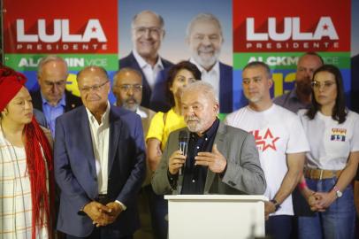 Porto Alegre, RS, Brasil, 19/10/2022 - O candidato a Presidência da República Luiz Inácio Lula da Silva concede entrevista coletiva no Hotel Plaza São Rafael, em Porto Alegre - Foto: André Ávila/Agência RBS<!-- NICAID(15240435) -->