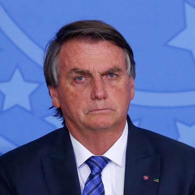 Brazils President Jair Bolsonaro attends a ceremony to announce new measures for the Entrepreneurial Brazil credit program at the Planalto Palace in Brasilia, on May 25, 2022. (Photo by Sergio Lima / AFP)Editoria: POLLocal: BrasíliaIndexador: SERGIO LIMASecao: governmentFonte: AFPFotógrafo: STR<!-- NICAID(15242125) -->