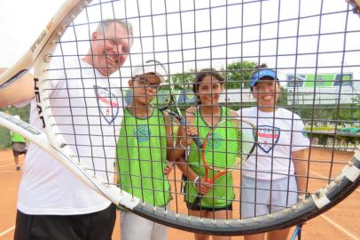 nicolas pereira , Vania King , tenis , projeto , lucas de souza prestes , ariela pastro da cunha participam do projeto wimbelemdon<!-- NICAID(15246669) -->