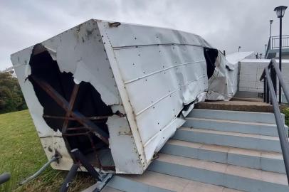 Vento derruba cruz no Monte da Fé, em Igrejinha, na Região Metropolitana. Monumento foi inaugurado em 2005<!-- NICAID(15247687) -->