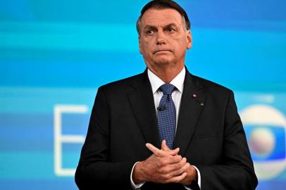 Brazilian President and reelection candidate for the Liberal Party (PL) Jair Bolsonaro gestures before the start of the television debate at the Globo TV studio in Rio de Janeiro, Brazil, on October 28, 2022. - After a bitterly divisive campaign and inconclusive first-round vote, Brazil will elect its next president on October 30, in a cliffhanger runoff between far-right incumbent Jair Bolsonaro and veteran leftist Luiz Inacio Lula da Silva. (Photo by MAURO PIMENTEL / AFP)Editoria: POLLocal: Rio de JaneiroIndexador: MAURO PIMENTELSecao: electionFonte: AFPFotógrafo: STF<!-- NICAID(15249325) -->