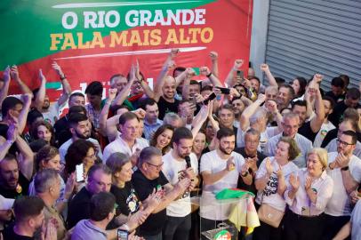 30/10/2022 - PORTO ALEGRE, RS  - Eduardo Leite se pronuncia após a vitória no segundo turno. FOTO: Jefferson Botega / Agência RBSIndexador: Jefferson Botega<!-- NICAID(15250474) -->