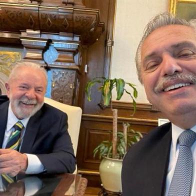 o presidente argentino Alberto Fernandez e sua vice-presidente, Cristina Kirchner, que publicaram fotos ao lado de Lula em seus respectivos perfis no Twitter<!-- NICAID(15250787) -->