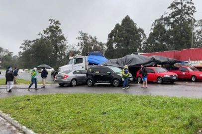 Manifestação em apoio a Bolsonaro na BR-470, em Garibaldi<!-- NICAID(15251019) -->