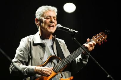 Chico Buarque<!-- NICAID(15251625) -->