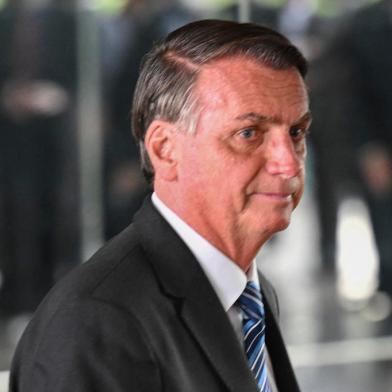 Brazilian President Jair Bolsonaro leaves after making a statement for the first time since Sundays presidential run-off election, at Alvorada Palace in Brasilia, on November 1, 2022. - Brazils Bolsonaro sais will comply with constitution after poll loss. (Photo by EVARISTO SA / AFP)Editoria: POLLocal: BrasíliaIndexador: EVARISTO SASecao: electionFonte: AFPFotógrafo: STF<!-- NICAID(15252677) -->