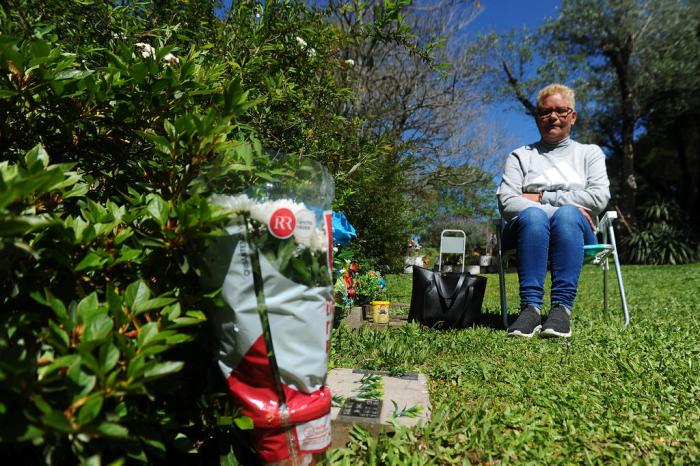 Familiares e amigos de Sala prestam homenagem na cidade natal do