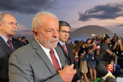 Lula presta coletiva de imprensa após se encontrar com representantes do Senado, Câmara e STF<!-- NICAID(15260157) -->