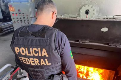 Mais de uma tonelada de maconha é queimada pela Polícia Federal (PF) em Caxias do Sul <!-- NICAID(15260230) -->