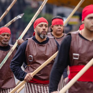 Temporada da Cultura Negra será palco na Praça Dante AlighieriO evento, repleto de atrações artísticas acontece de 16 a 27 de novembro de 2022A Unidade de Arte e Cultura Popular da Secretaria Municipal da Cultura (SMC) realiza no coração da cidade, uma programação artística e reflexiva, na segunda quinzena de novembro, mês da Consciência Negra. A solenidade de abertura do palco na Praça Dante Alighieri, acontece no dia 16, às 18h, com uma performance artística dos Lanceiros Negros de Caxias do Sul. Na sequência, às 19h, será apresentado o Preview Mississippi Delta Blues Festival.<!-- NICAID(15259642) -->