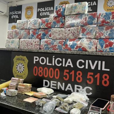 Dois homens são presos em Porto Alegre transportando 11 kg de maconha em microondas<!-- NICAID(15266656) -->