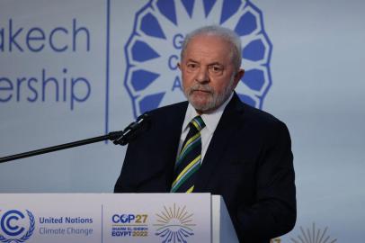 Brazilian president-elect Luiz Inacio Lula da Silva speaks during the COP27 climate conference in Egypts Red Sea resort city of Sharm el-Sheikh on November 16, 2022. (Photo by AHMAD GHARABLI / AFP)Editoria: SCILocal: Sharm el SheikhIndexador: AHMAD GHARABLISecao: weather scienceFonte: AFPFotógrafo: STF<!-- NICAID(15266807) -->