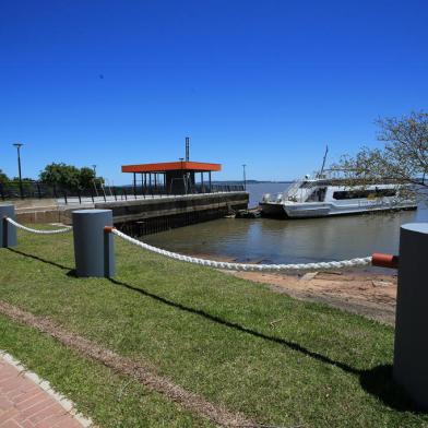 PORTO ALEGRE, RS, BRASIL, 16/11/2022- Obras do novo ponto de parada do catamarã em Porto Alegre. Estrutura montada no Pontal Shopping deve começar a operar a partir da semana que vem. Foto: Ronaldo Bernardi / Agencia RBS<!-- NICAID(15266849) -->