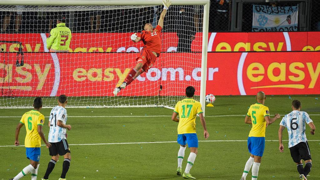Copa 2014: Liverpool e Arsenal estão de olho no goleiro Ochoa após